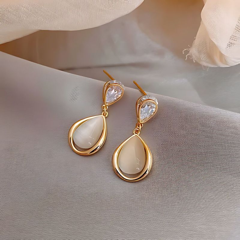 KE1 Ladies Stylish Artificial Drop Earrings