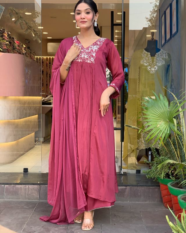 Ladies Stylish Chinon Viscose Embroidered Kurta, Pant and Dupatta Set