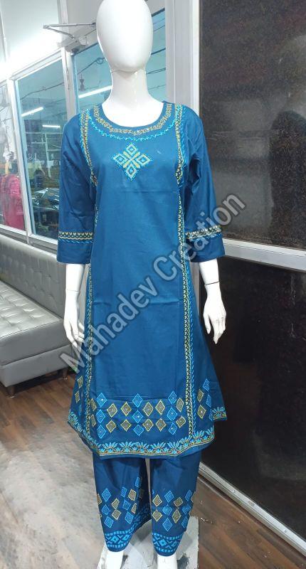 Woman Ethnic Style Geometric Kurta Set
