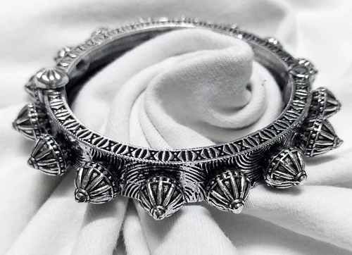 Women Traditional Oxidized Silver Metal Bangle
