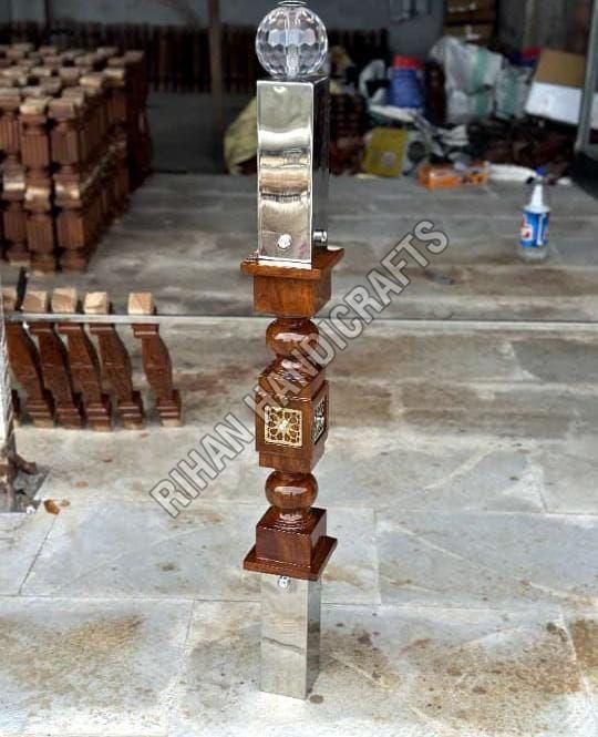 Stainless Steel Wooden Elegant Master Pillar