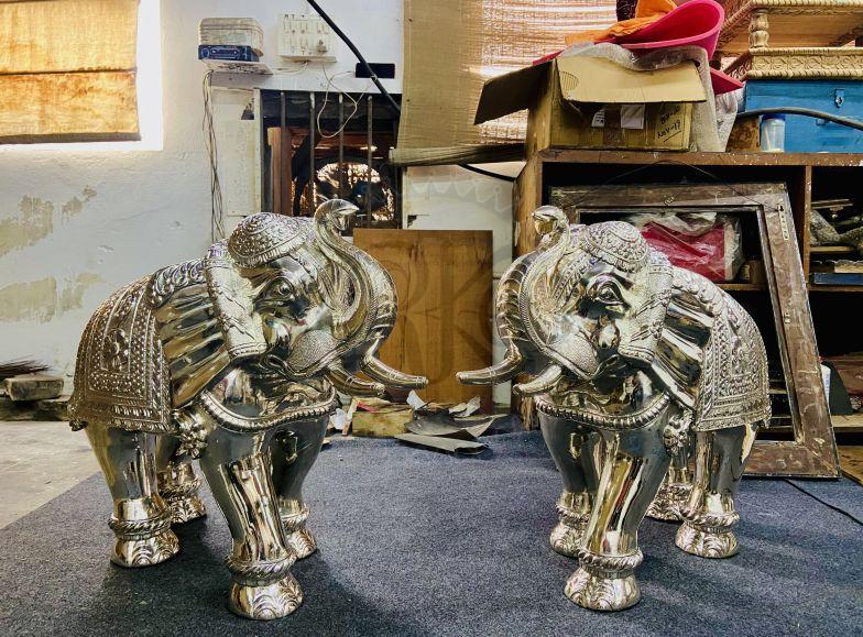 Blanket Crest Ornamental Elephant Pair