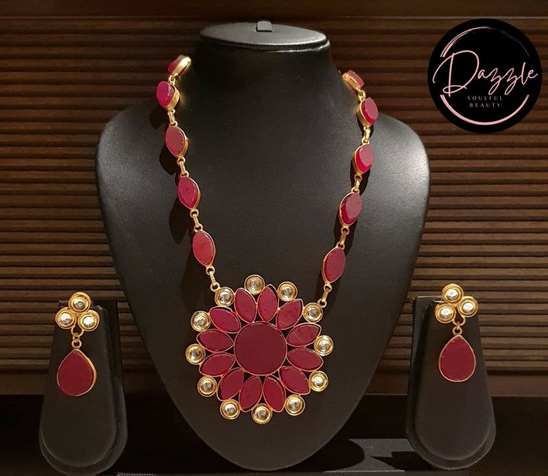 Ladies Maroon Floral Pendant Jewelry Set