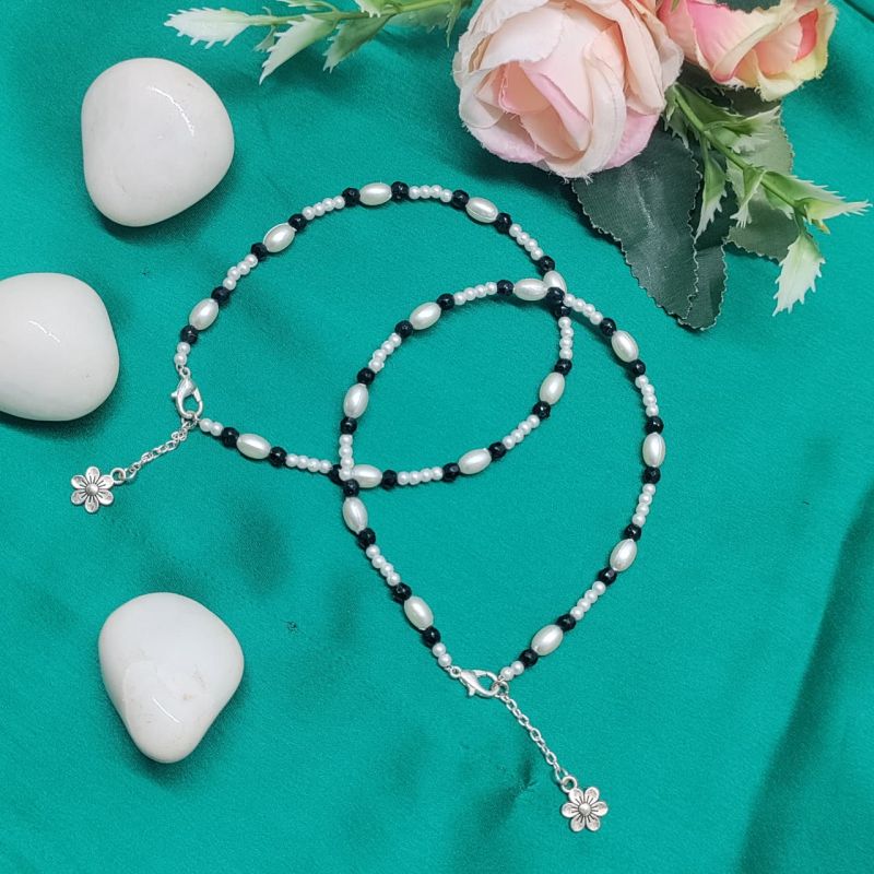 Dual-tone Black &AMP;AMP; White Beaded Anklet