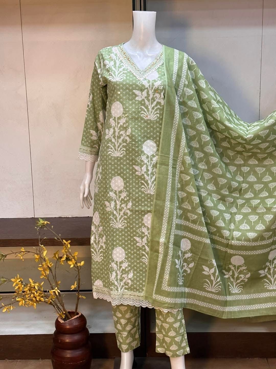 Ladies Party Wear Kurti Set