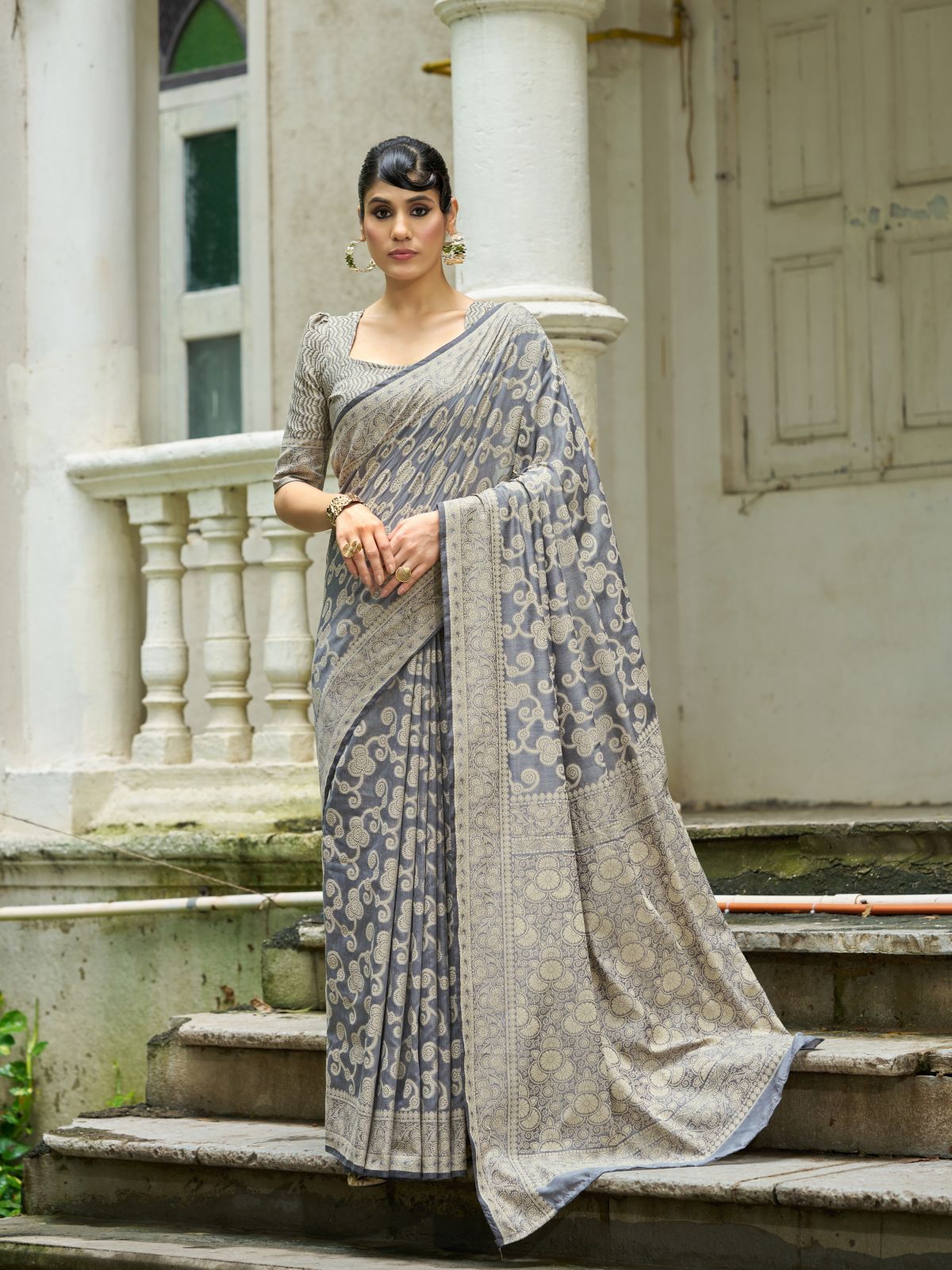 Ladies Dark Grey Cotton Luckhanvi Sarees