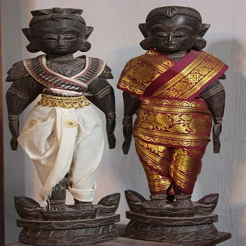 Wooden Kanchipuram Shakunthala Jagannathan Statue