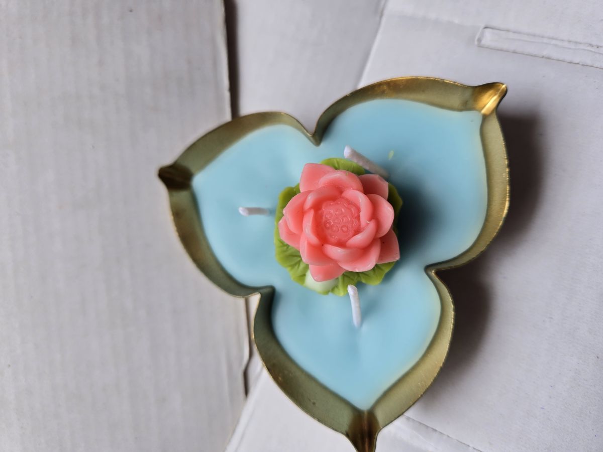 Golden Urli Scented Candle