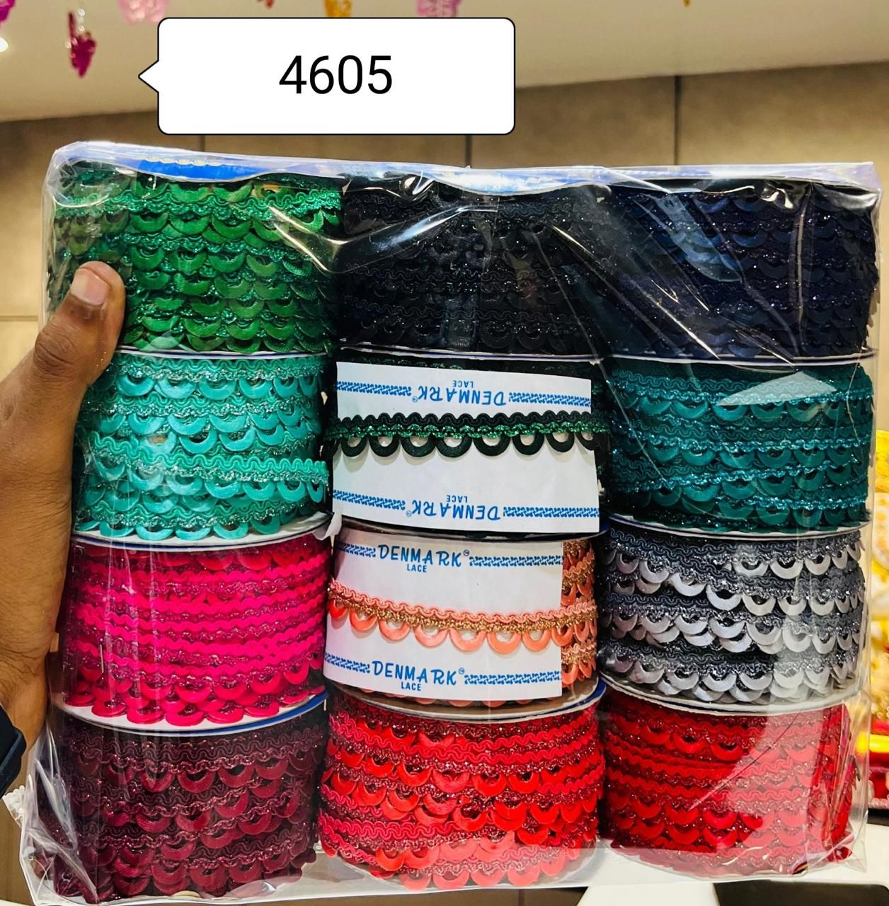 4605 Colored Lace