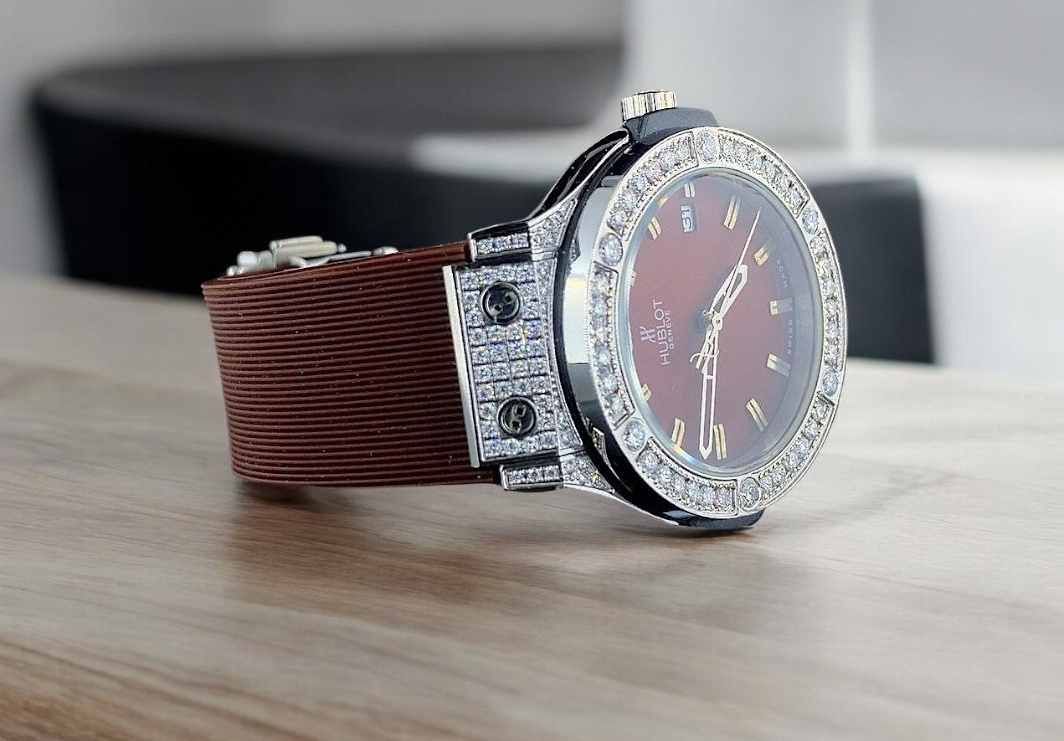 Glamorous Round Iced Out Diamond Watch