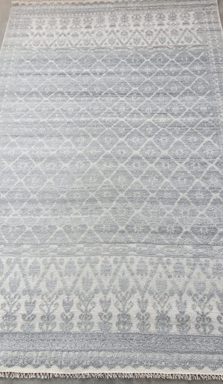 Soft Grey Pattern Woollen Carpet