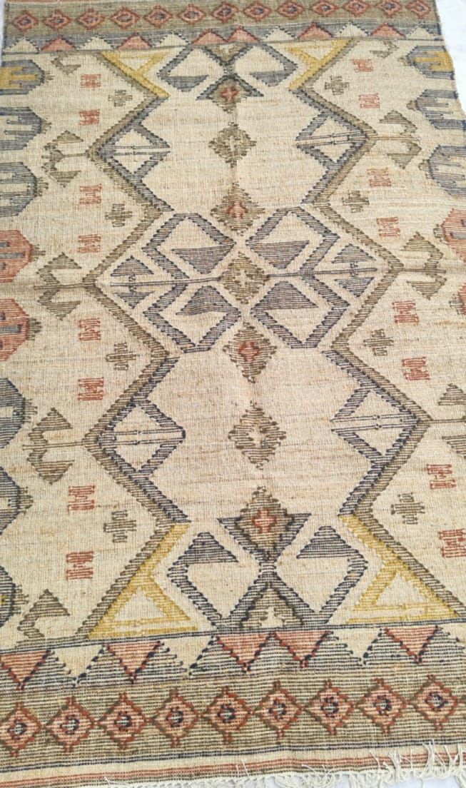 Traditional Pattern Handmade Jute Carpet