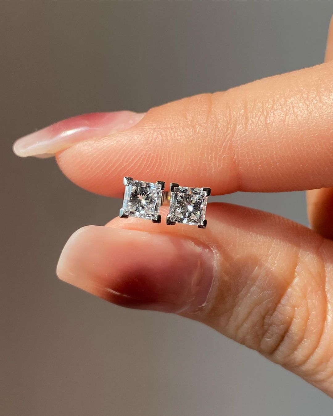 Ladies Classic Diamond Stud Earrings