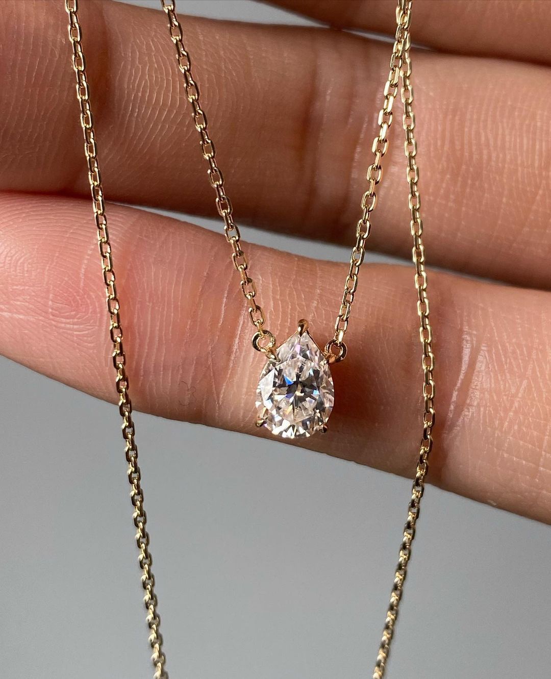 Ladies Pear Shape Diamond Pendant