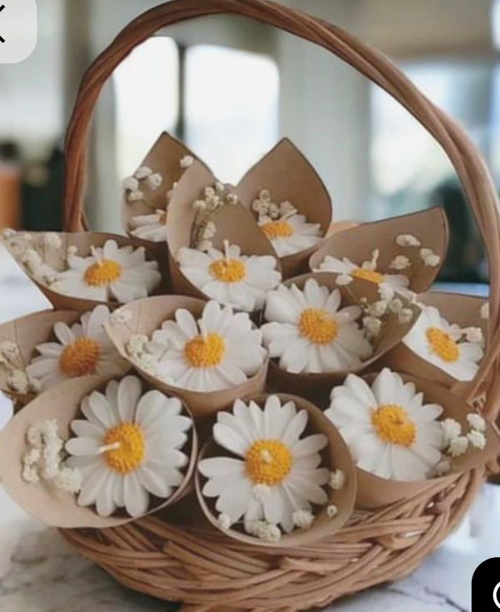 Daisy Flower Basket Bouquet Candle