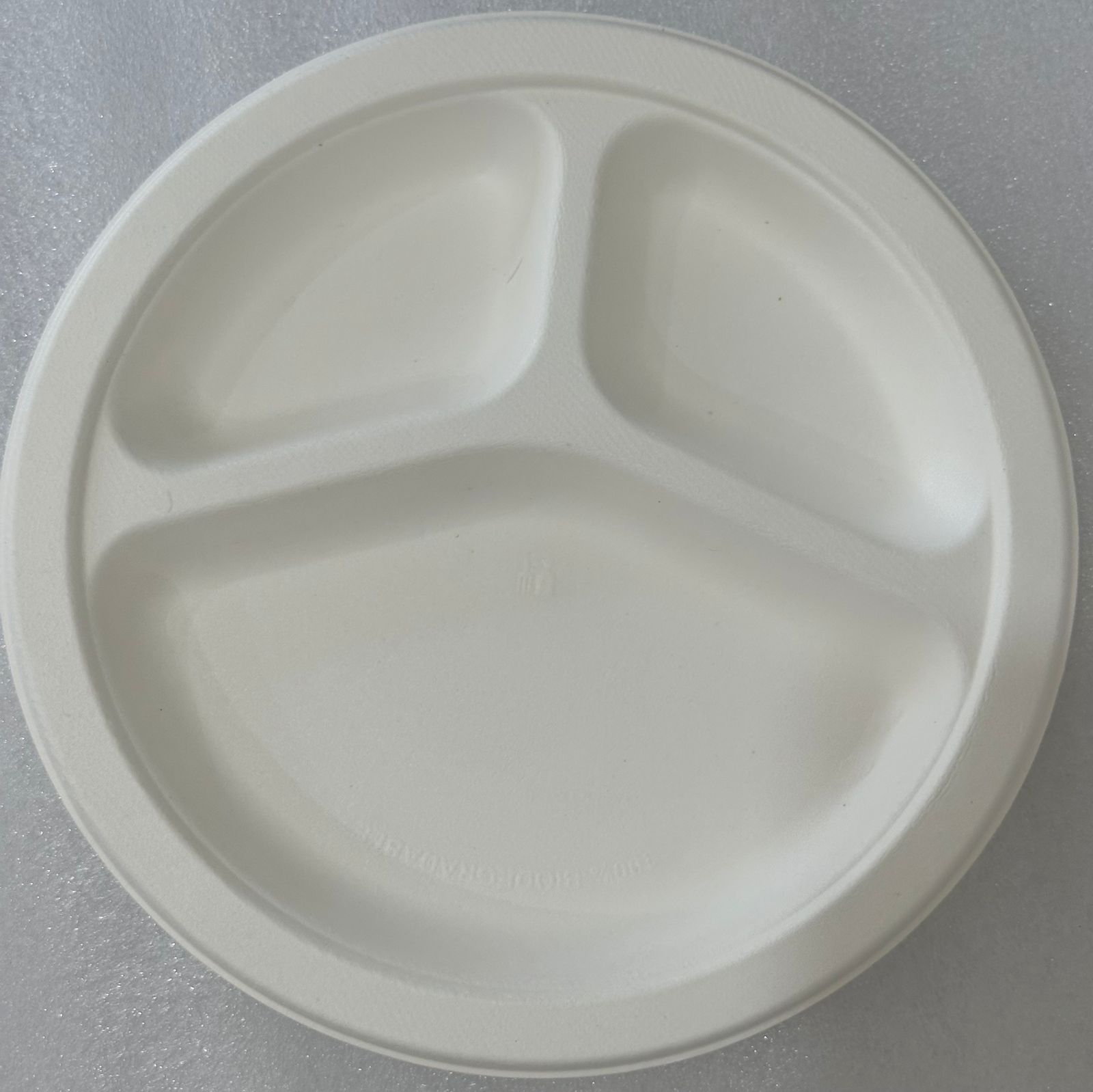 Round 3 Section Sugarcane Bagasse Disposable Meal Plates