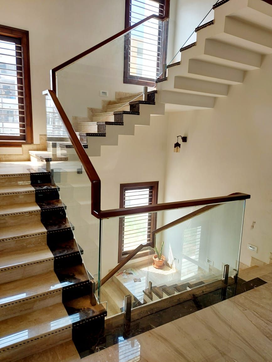 Wooden &AMP; Glass Staircase Railing