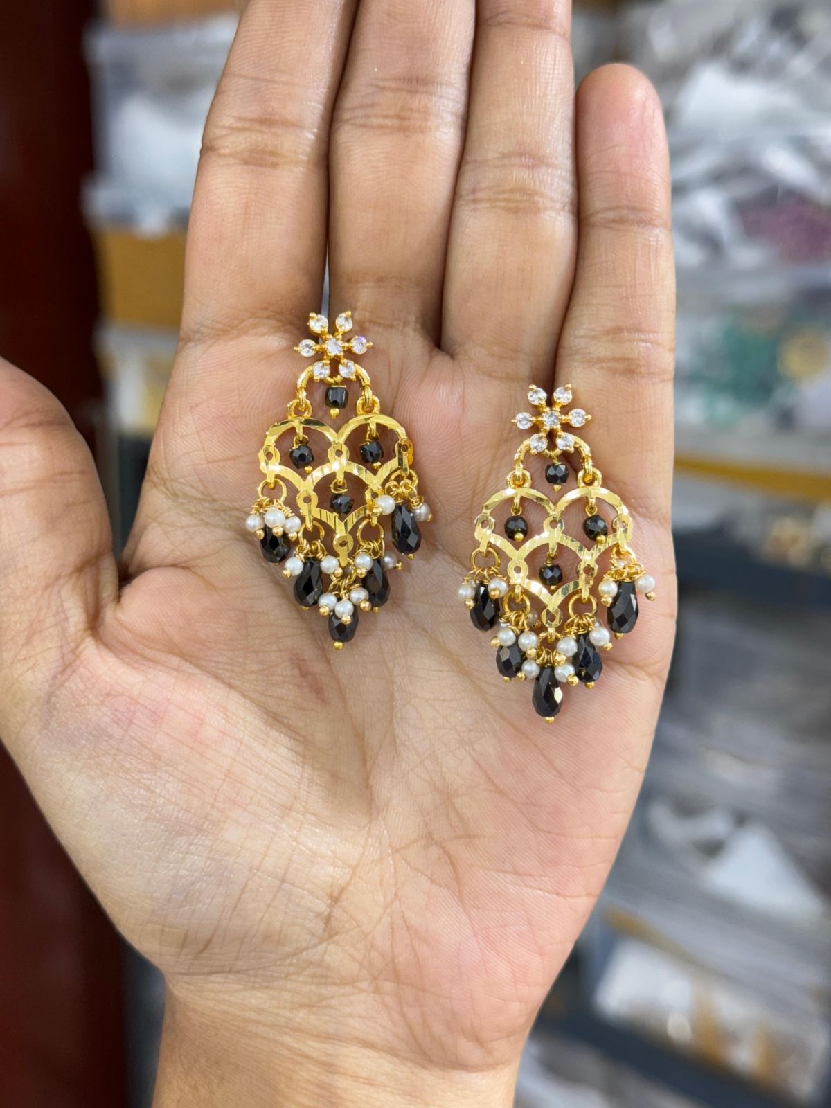 Ladies Black &AMP; White Stone Kundan Earrings