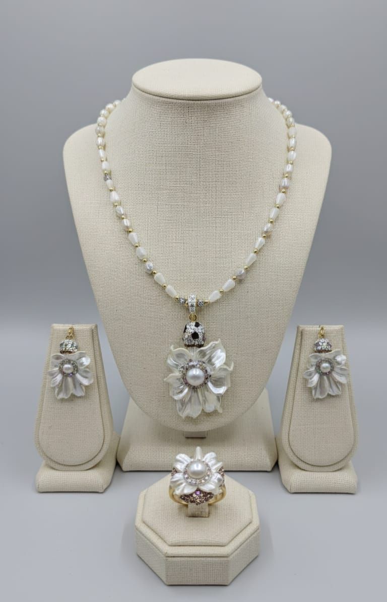 Artificial Pearl Blossom Statement Necklace Set