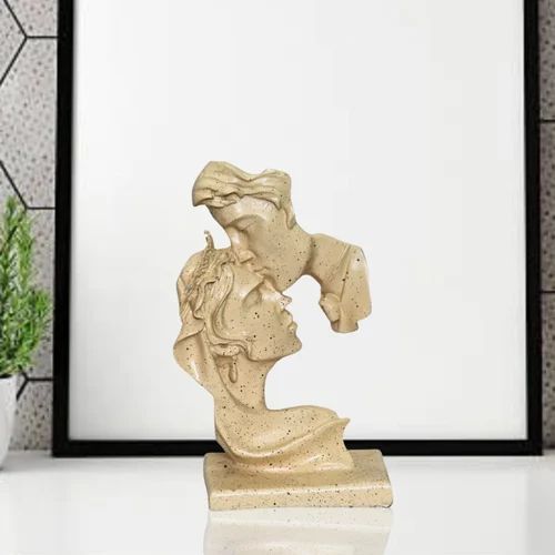 Resin Romantic Couple Statue for Home Decor