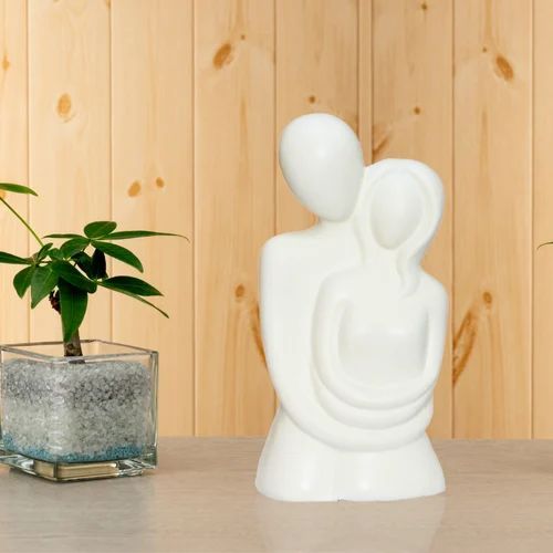 Resin White Romantic Couple Showpiece