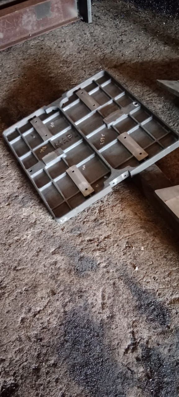 Black Cast Iron Foundry Pallet