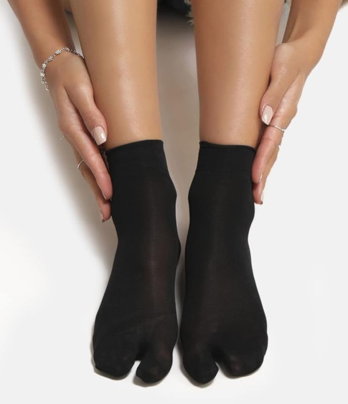 Ladies Nylon Thumb Socks
