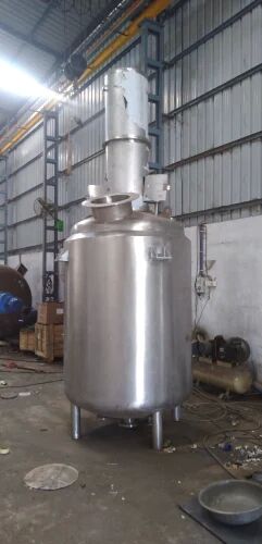 500 LPH Vacuum Mixer