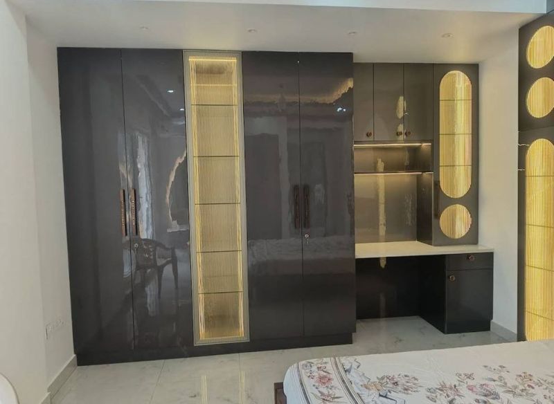 Laminated Brown Wooden Wardrobe