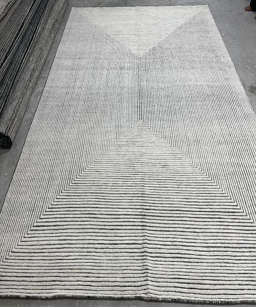 Woolen Grey Hand Knotted Silk Rug