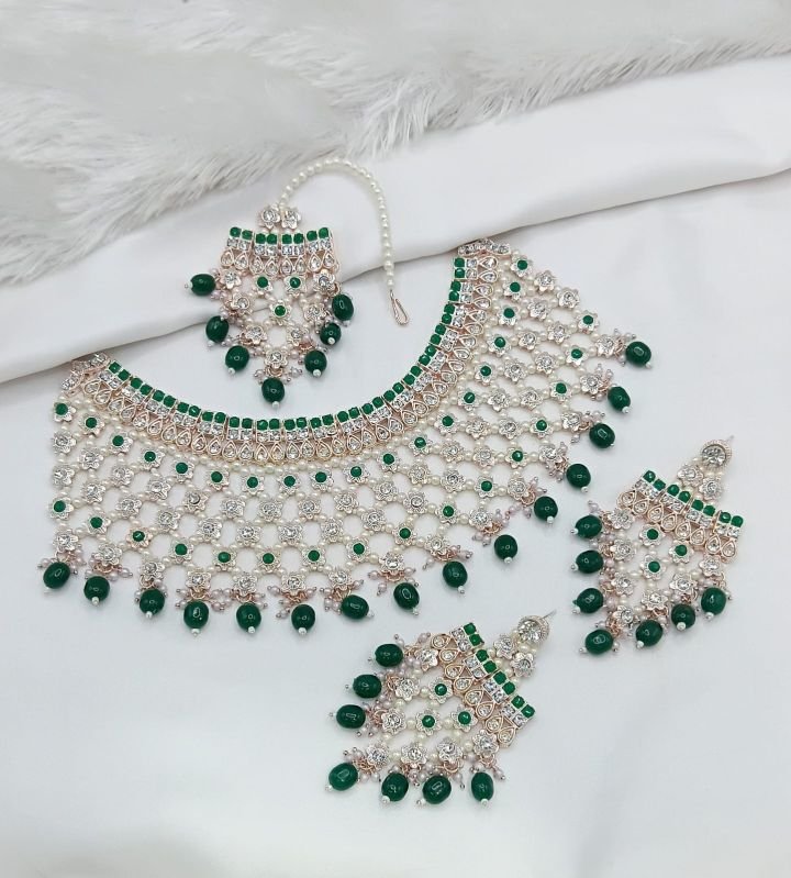 Women Mirage Pearl Necklace Earring Set