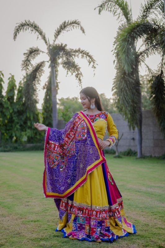 Women\'s Traditional Embroidered Gujarati Chaniya Choli Set