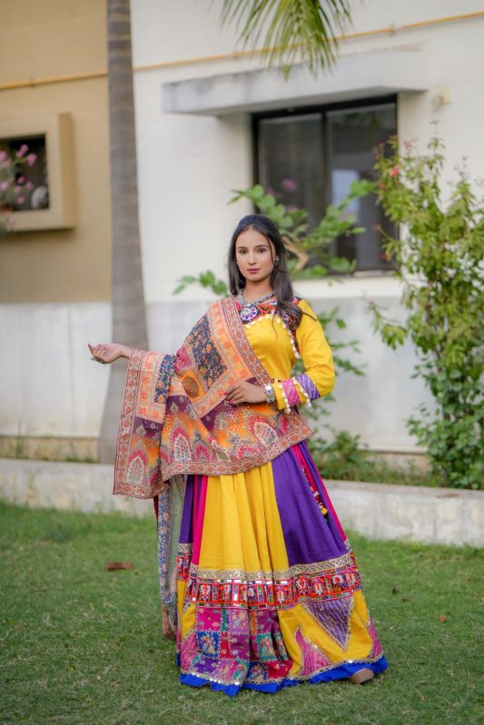 Women\'s Traditional Gujrati Style Lehenga Choli Set