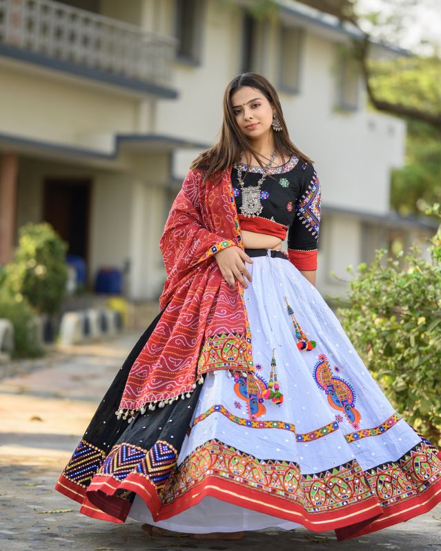 Women\'s Traditional Kutch Embroidery Lehenga Choli Set