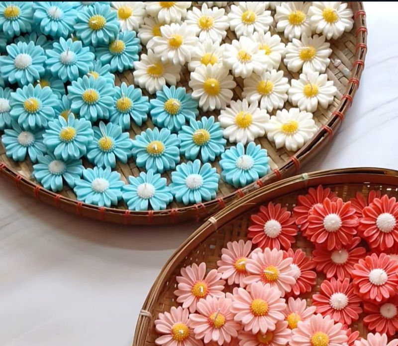 Soy Wax Multicolor Daisy Flower Candle