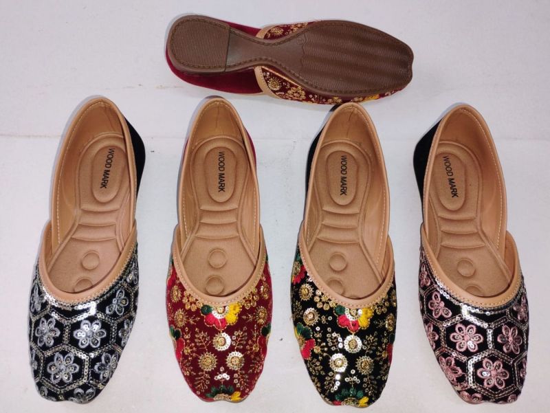 Embroidered Flat Ladies Jutti