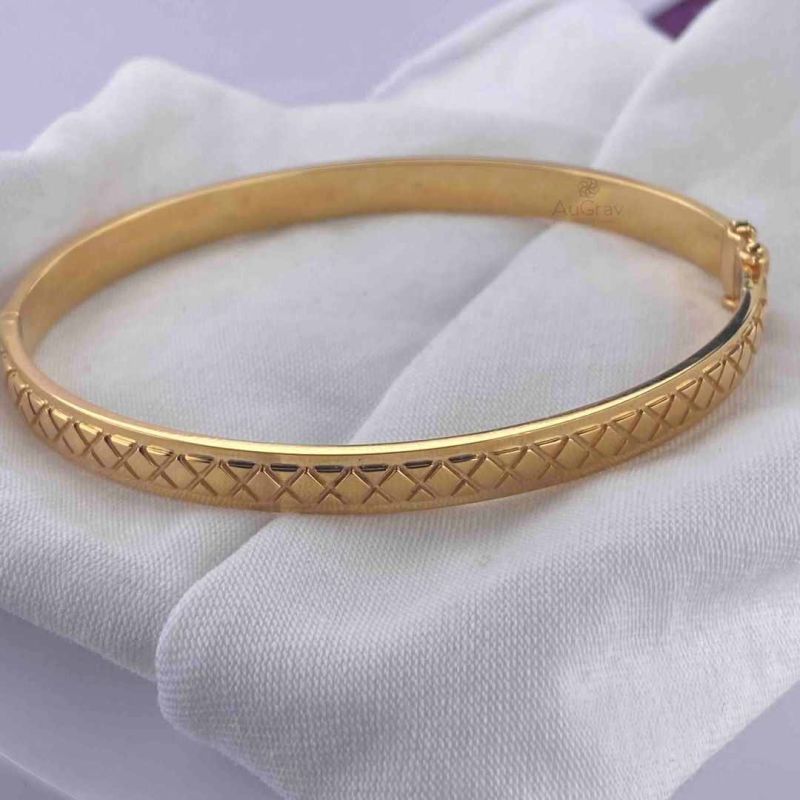 Golden Embrace Openable Golden Bracelet