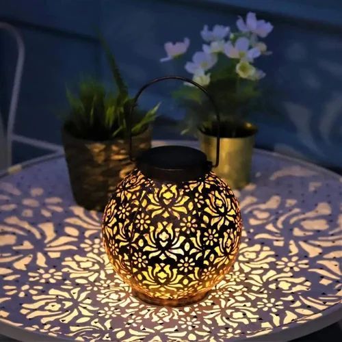 Solar Retro Flower Metal Light