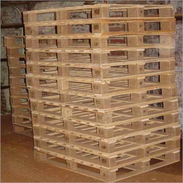 Stackable Wooden Pallets for Industrial Packaging and Storage