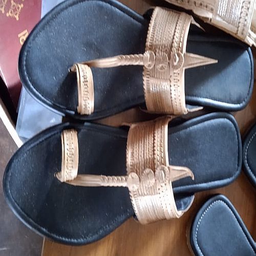 Ladies Black and Brown Kolhapuri Slipper