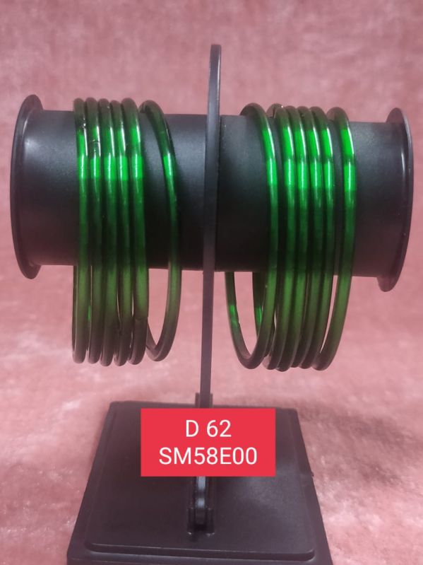 Elegant Green Glossy Glass Bangle