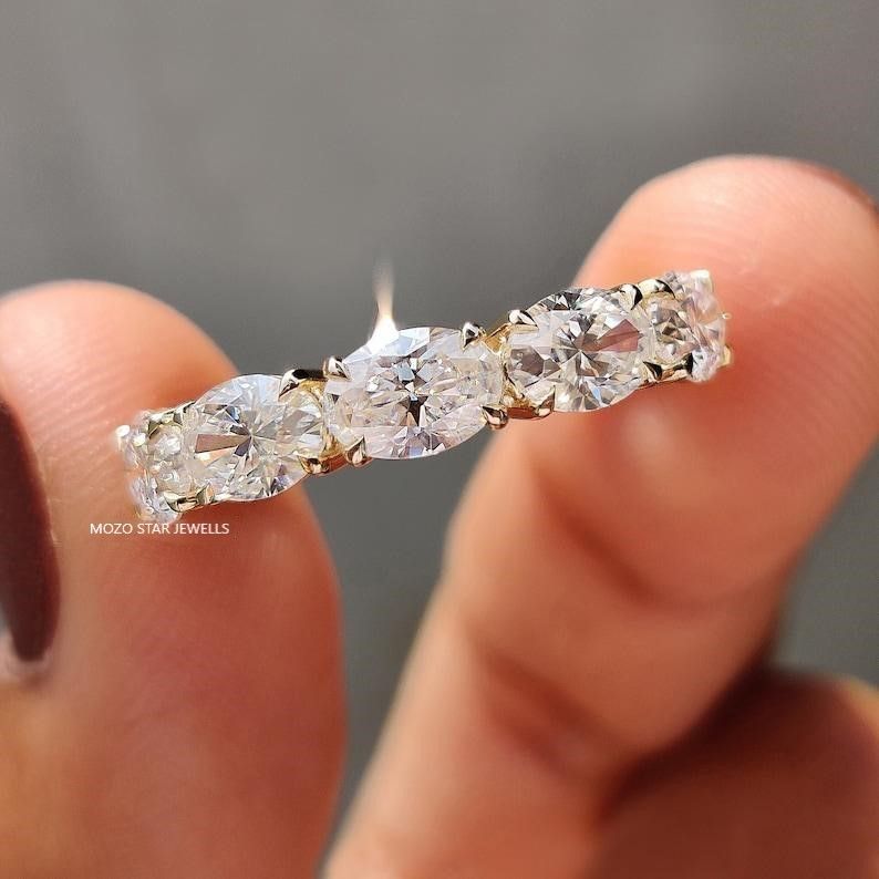 Oval Moissanite Diamond Ring