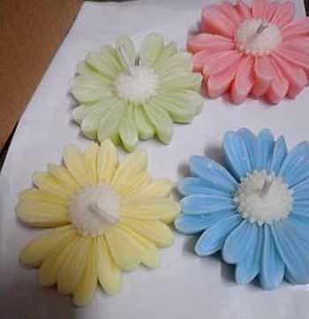 Floating Daisy Flower Soy Wax Candle