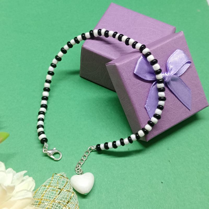 Handcrafted Black &AMP; White Beaded Anklet