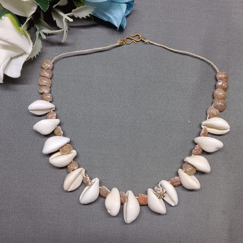 Handcrafted Cowrie Shell Choker Necklace