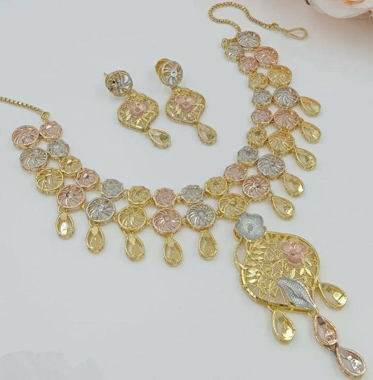 Ladies Artificial Turkey Necklace Set