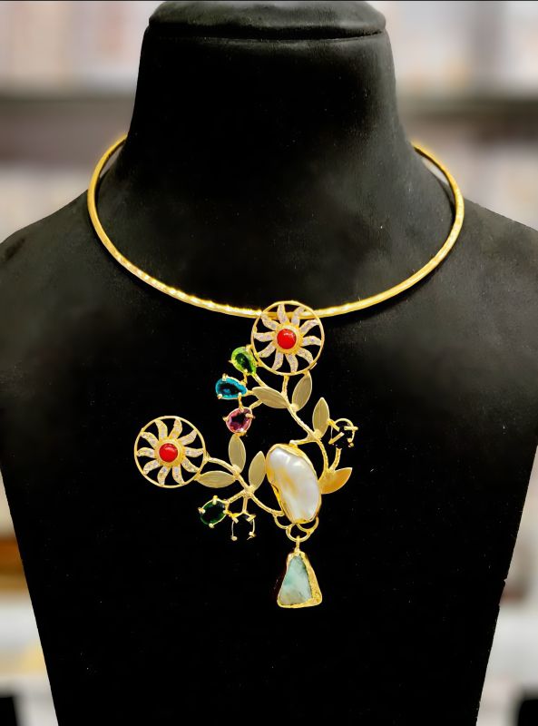 Stone Studded Floral Design Pendant Necklace