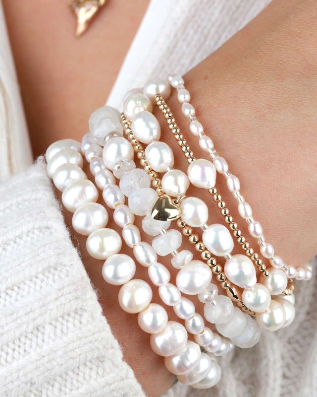 White Female Pearl Bracelet