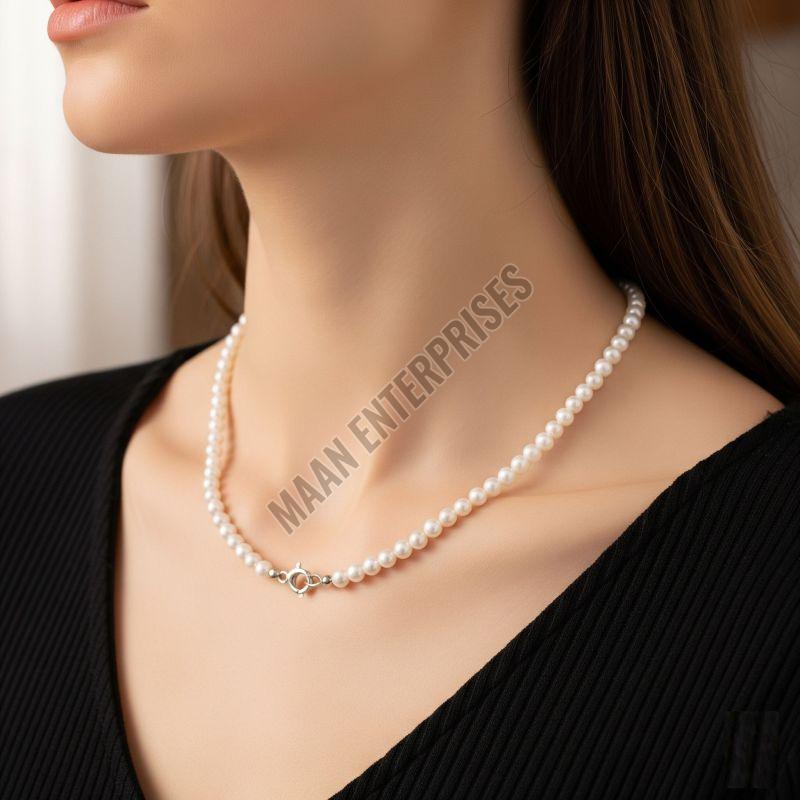 Delicate Pearl Necklace for Women