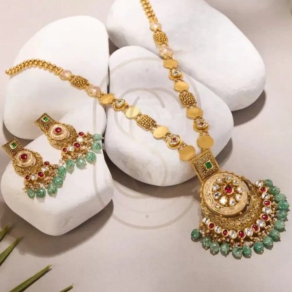 22K Antique Gold Kundan Necklace
